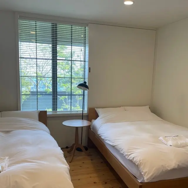 富山県のワイナリー「セイズファーム」の宿泊棟の寝室