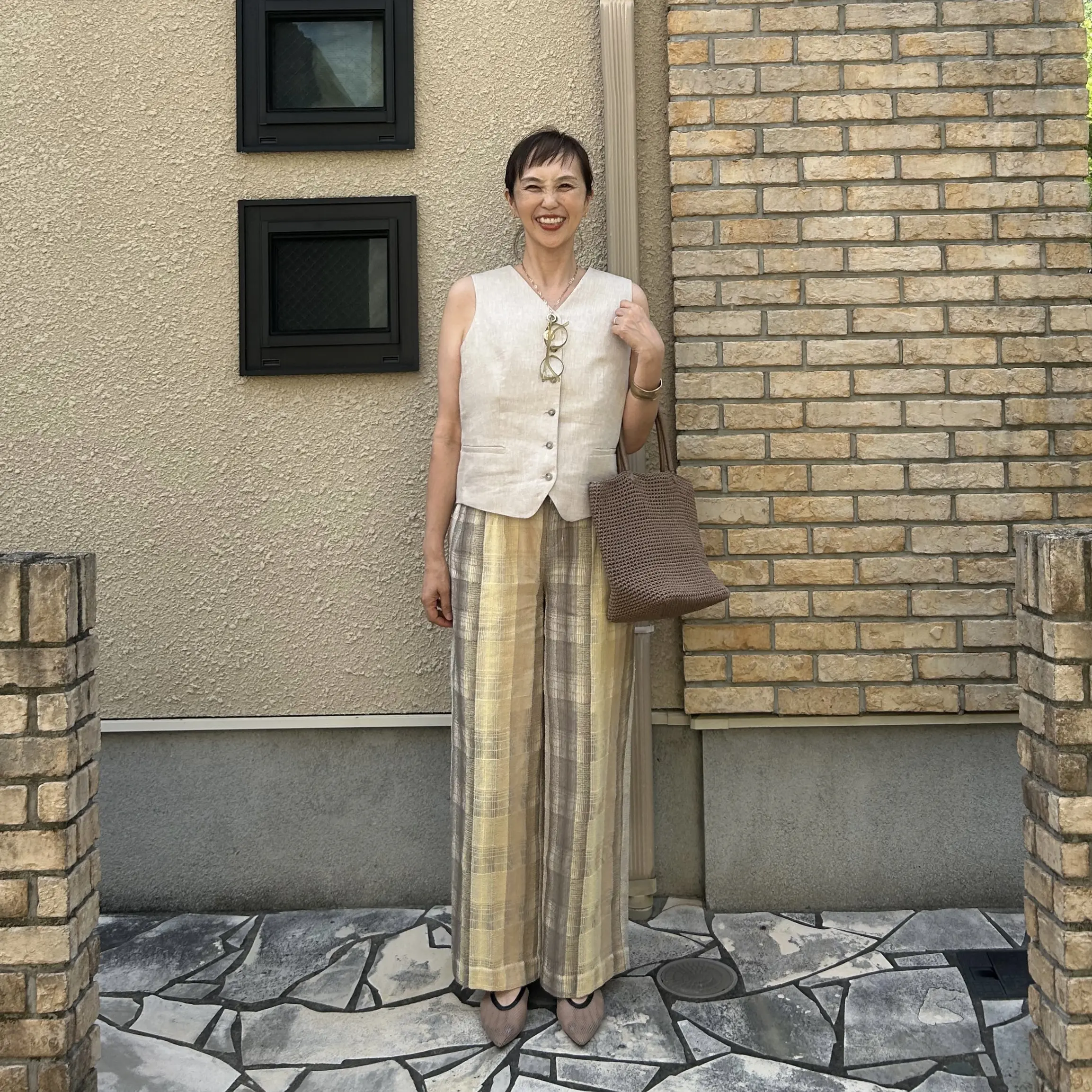 麻ベルトコーデ　パンツコーデ　50代コーデ