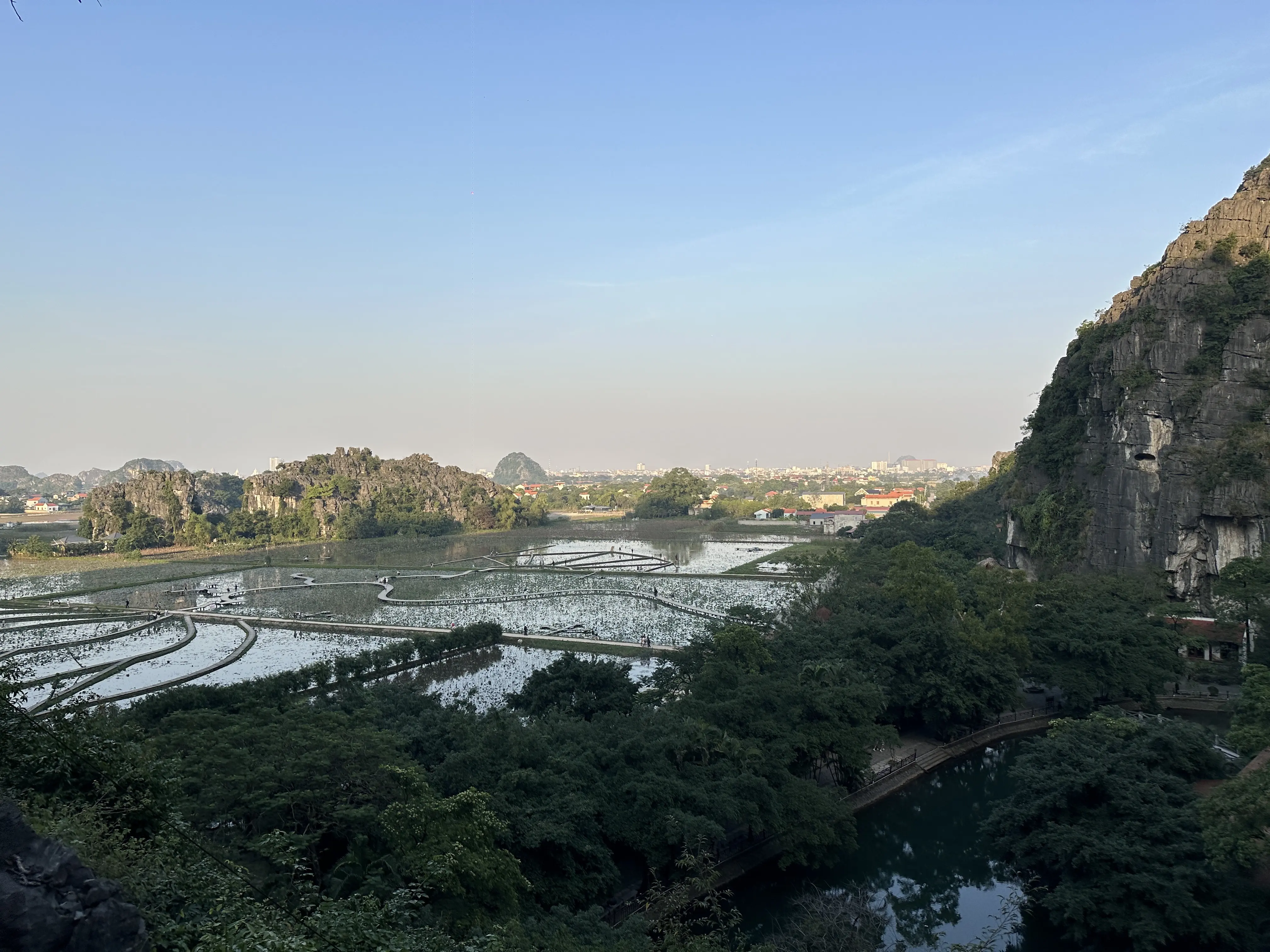 ムア洞窟　チャンアン　ベトナム　絶景