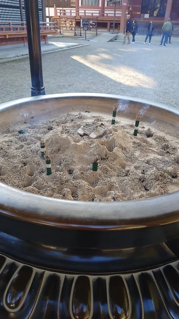 毛越寺の常香炉②