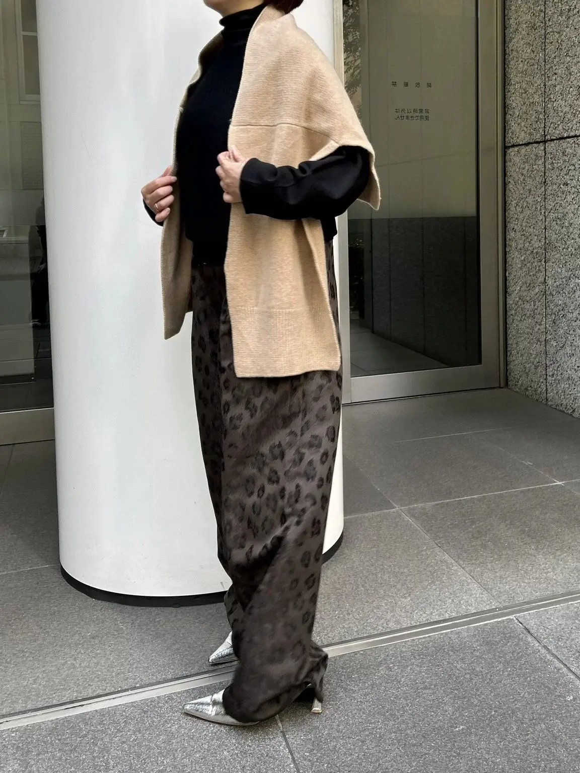 巻くだけでお洒落に変身♪都会的な抜け感を演出できる 「PROTAGONISTA・カーディガン風ストール」【50代ファッション】_1_4