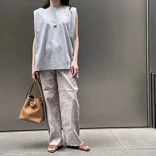 【50代 Tシャツ】気温30度 大人に似合う「上質Tシャツ」おすすめコーデ20選_1_38