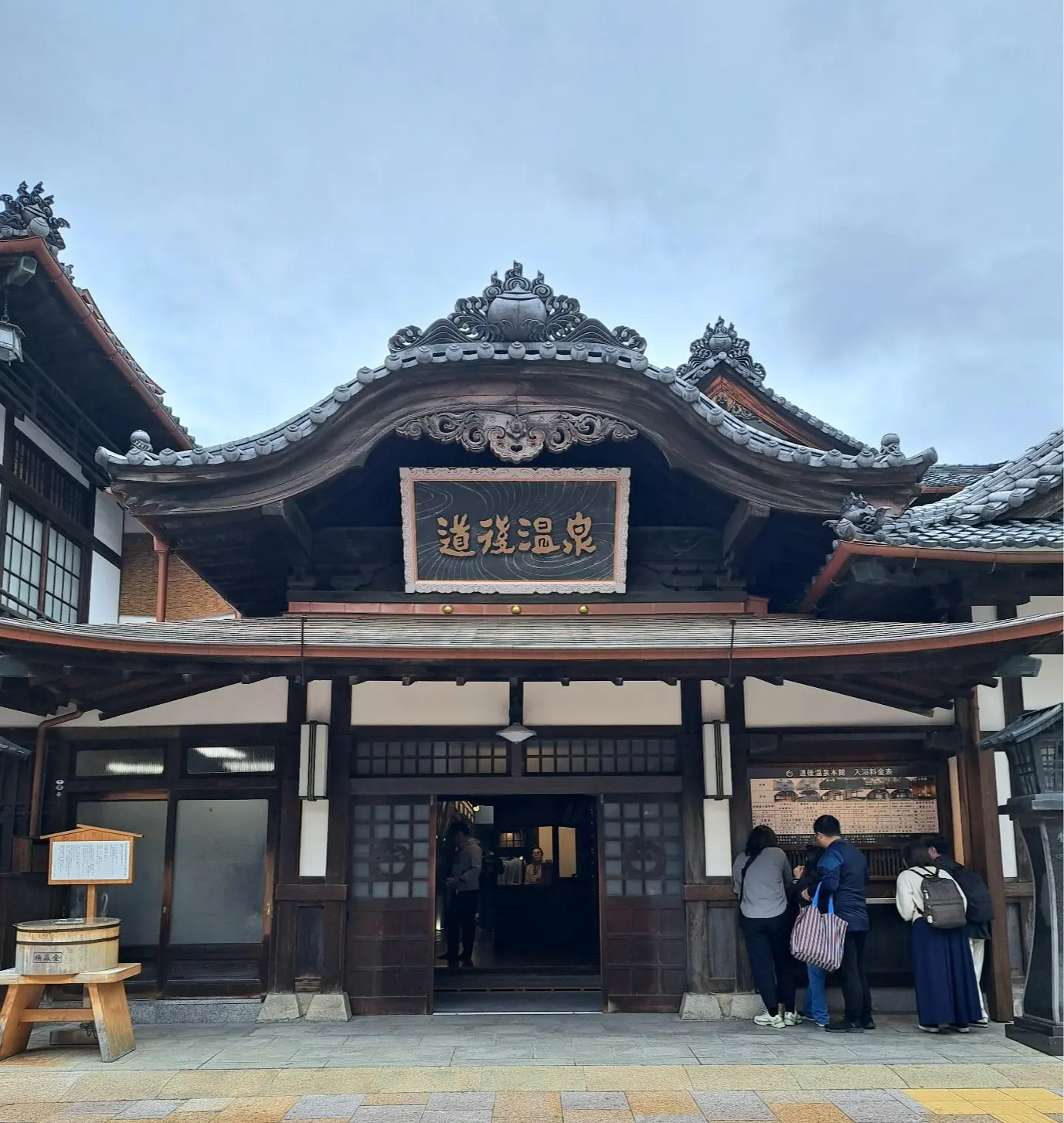 個室でくつろぐ道後温泉本館_1_2