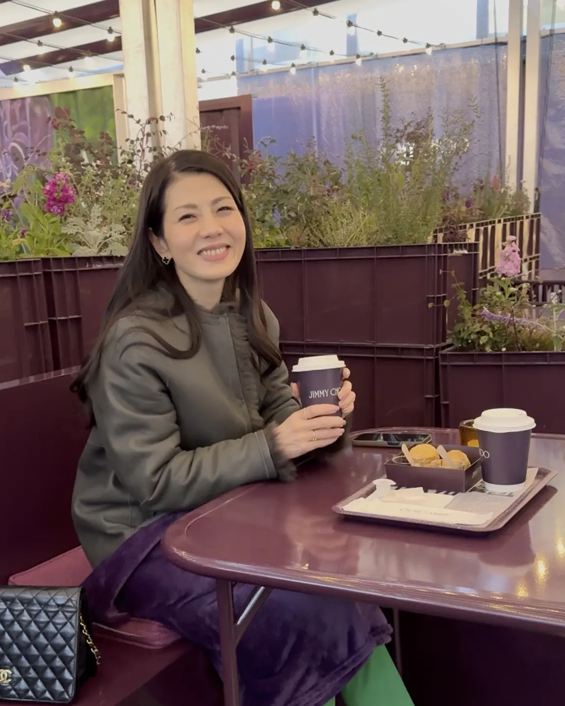 40代【無印良品】頼れる定番「黒ニット」でつくる、銀座カフェにも映える華やかパンツコーデ_1_2-3