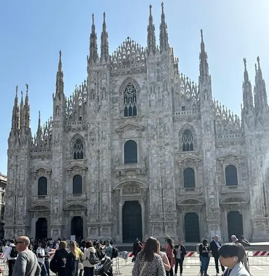 Duomo　ドォゥモ　ミラノ　観光　旅行