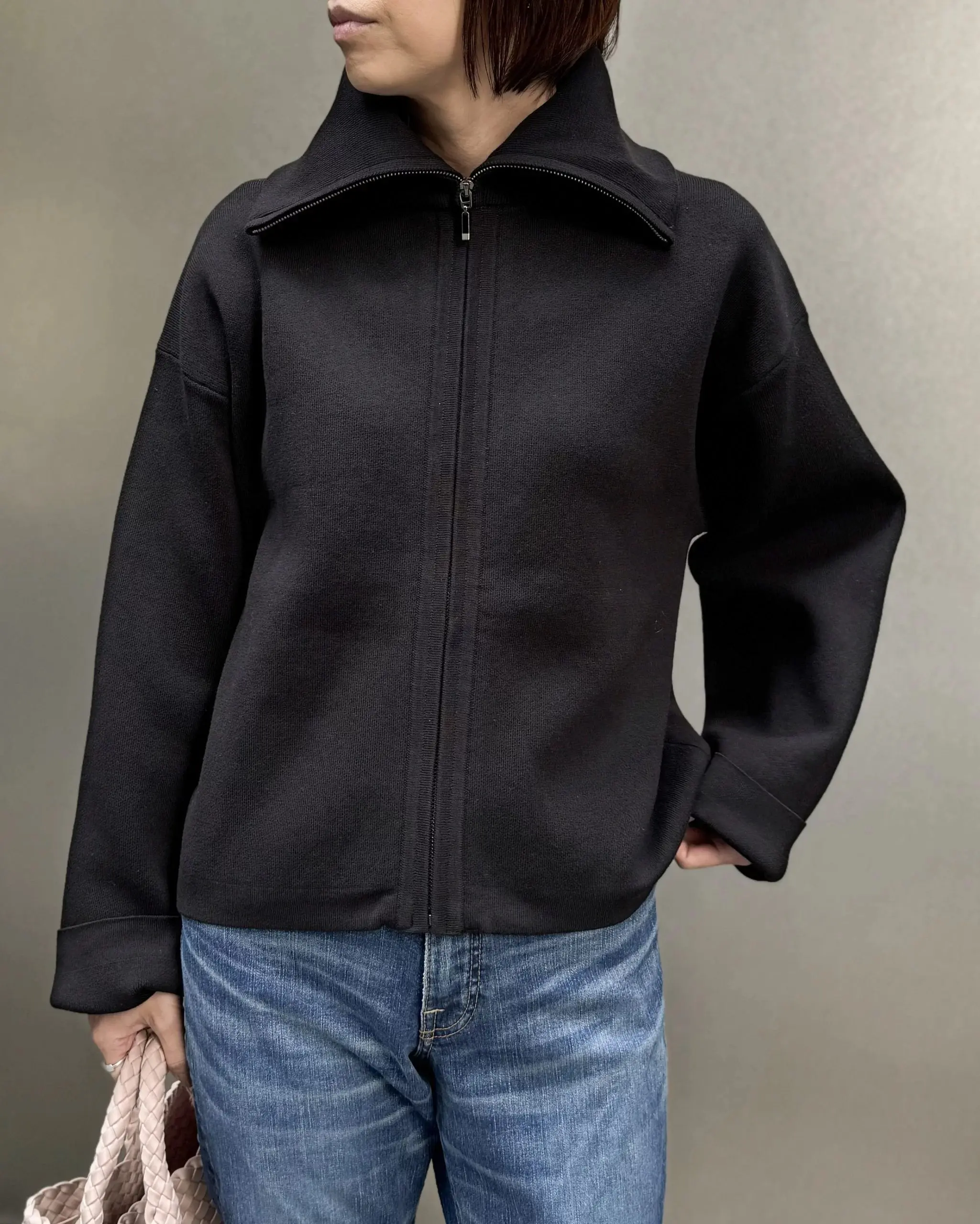 冬から春へ、装いをつなぐ「ビッグカラーニットブルゾン」【E by eclat・50代ファッション】_1_3