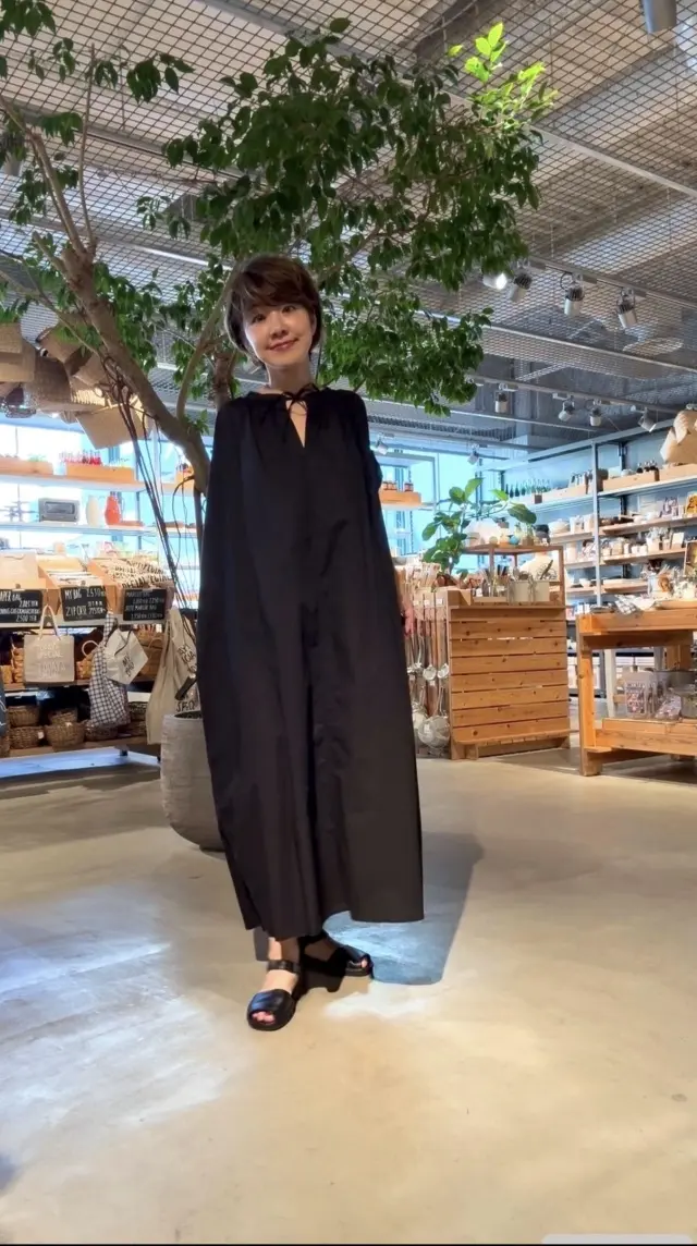 夏、大好きなブラックワンピースで毎日がスペシャル！_1_1