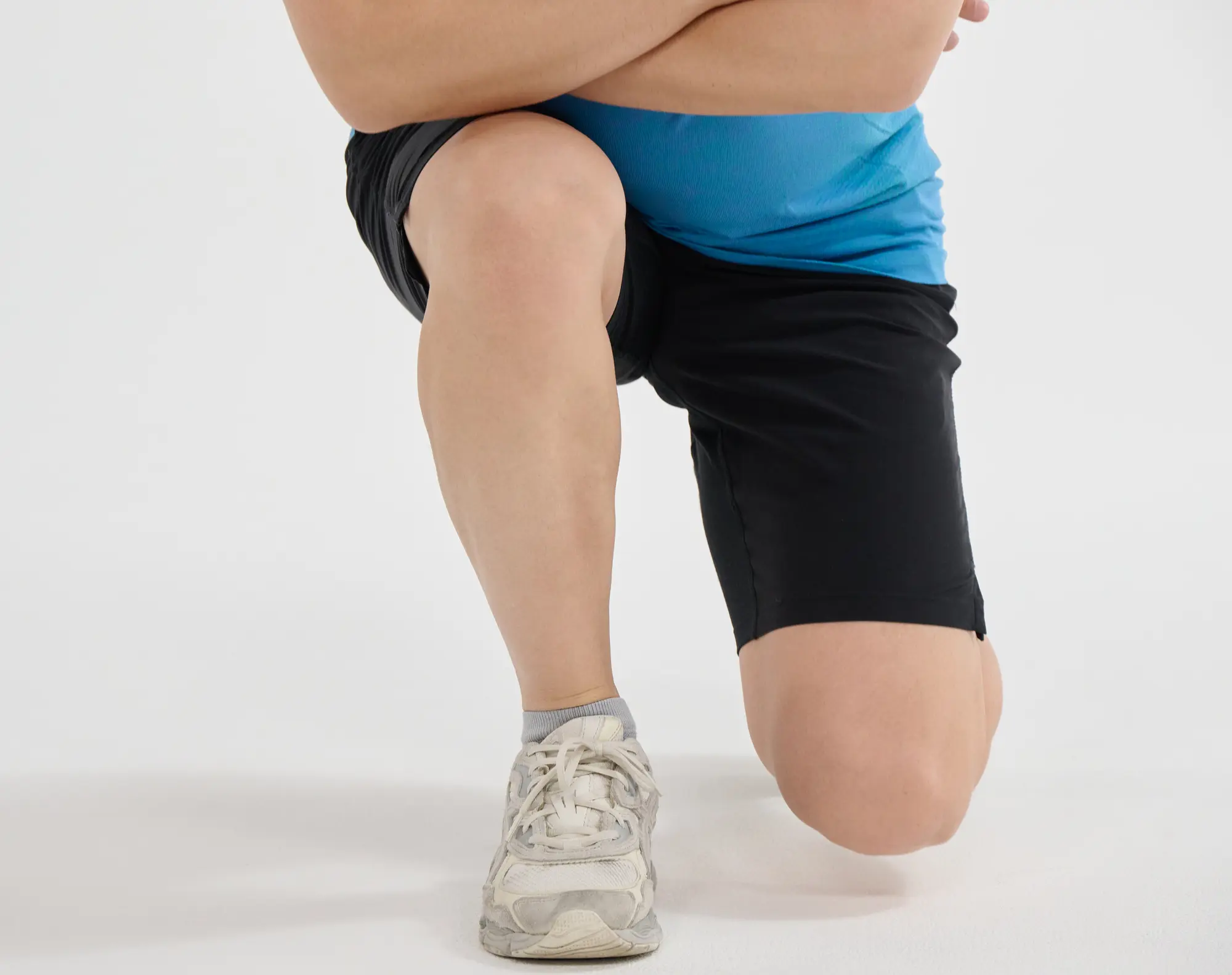 ボディワーカー森拓郎  使われにくい下半身の裏側の筋肉を鍛える 椅子を使ったランジ