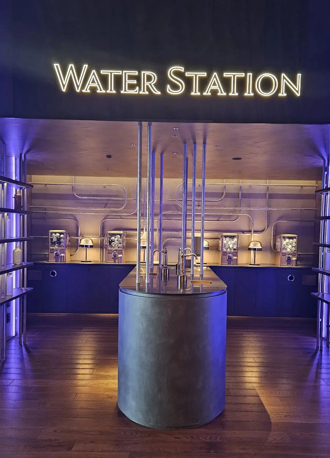 THE OSAKA STATION HOTEL, Autograph Collectionのロビーラウンジのフロアの「WATER STATION」