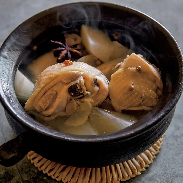 料理家 冷水希三子さんのチキンと大根の香り鍋レシピ