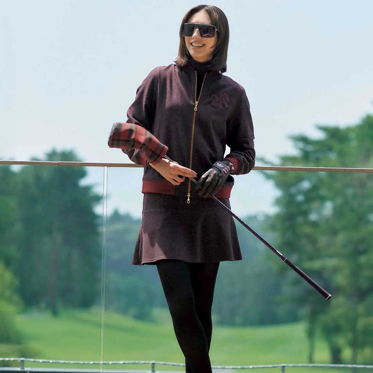 秋ゴルフには、着映えと機能性を兼ね備えた「セットアップ」が頼りに