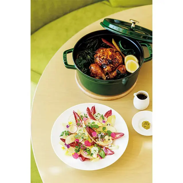 ランチはアラカルトのほか3コース（￥6,800）もある。