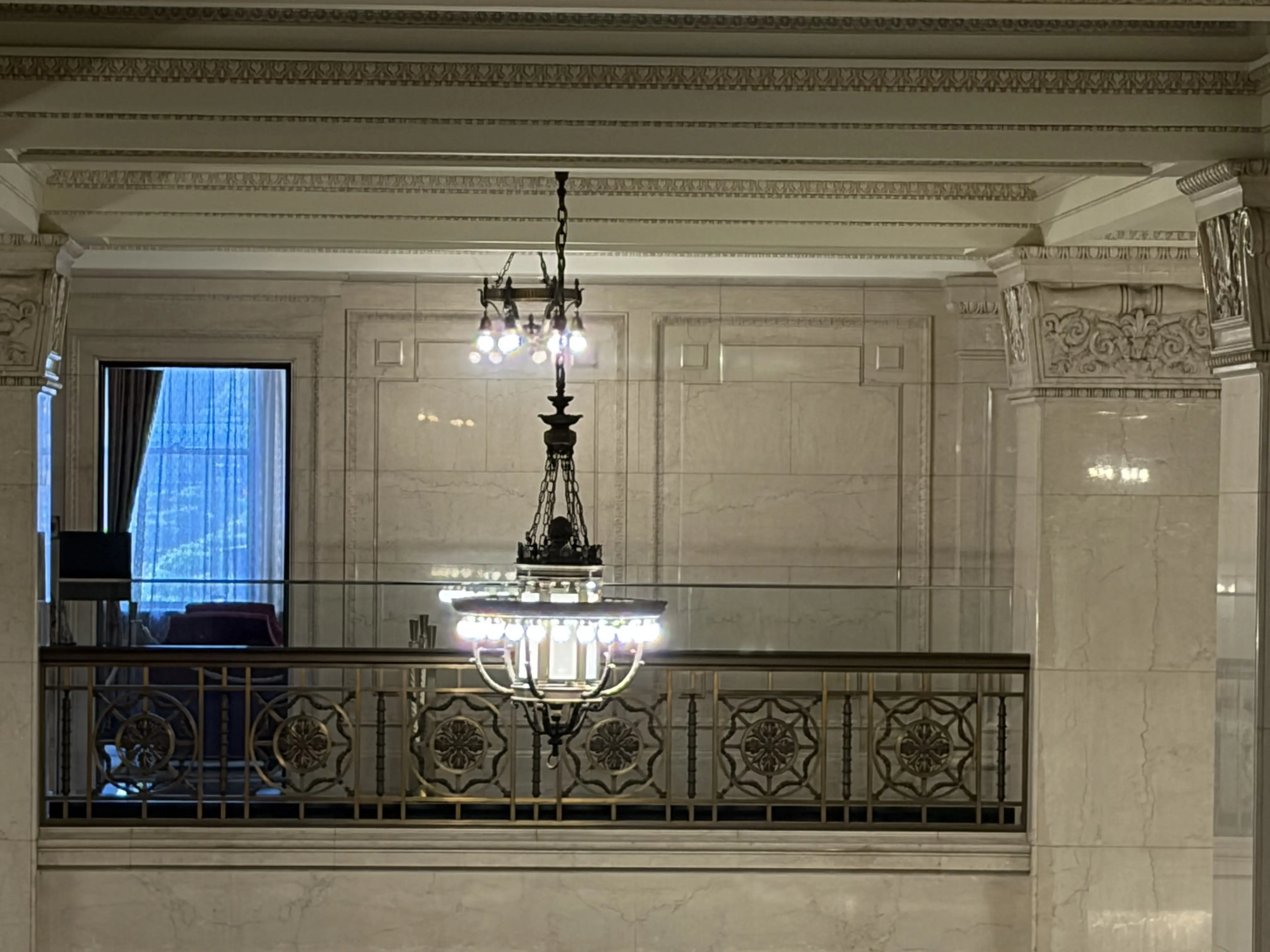 皇居の紅葉から重要文化財「明治安田生命館」内のカフェへ、華やかな丸の内を散策_1_23-1