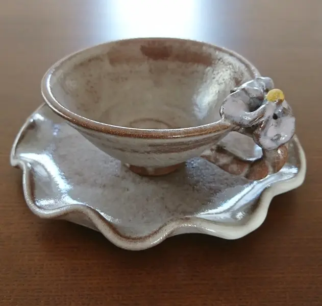 陶器のコーヒーカップ＆ソーサー