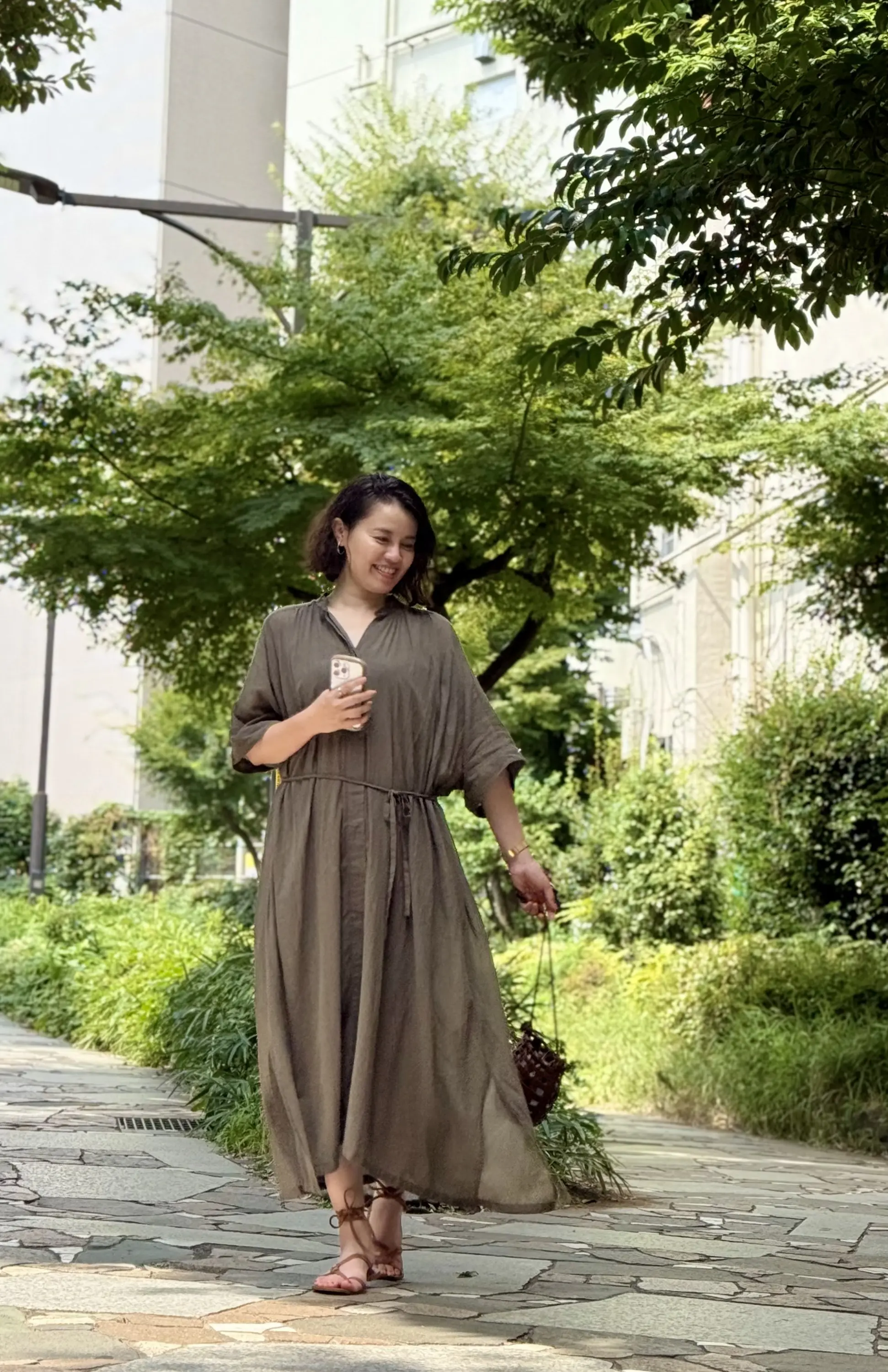 晩夏から秋へ。カーキワンピで大人のシンプルコーデ_1_2