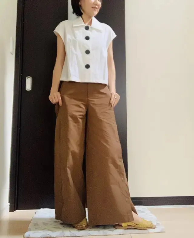ユニクロ　サイドスナップパンツ　白コーデ