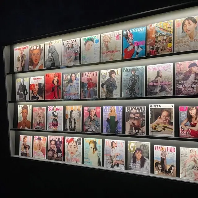 「クリスチャン・ディオール、夢のクチュリエ」展 Diorの服がカバーを飾った日本の雑誌の展示
