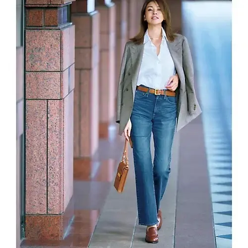 【50代 パンツ】脚長見え＆抜群のはき心地！「エクラ別注SURTストレッチデニム」骨格別おすすめ3コーデ_1_1