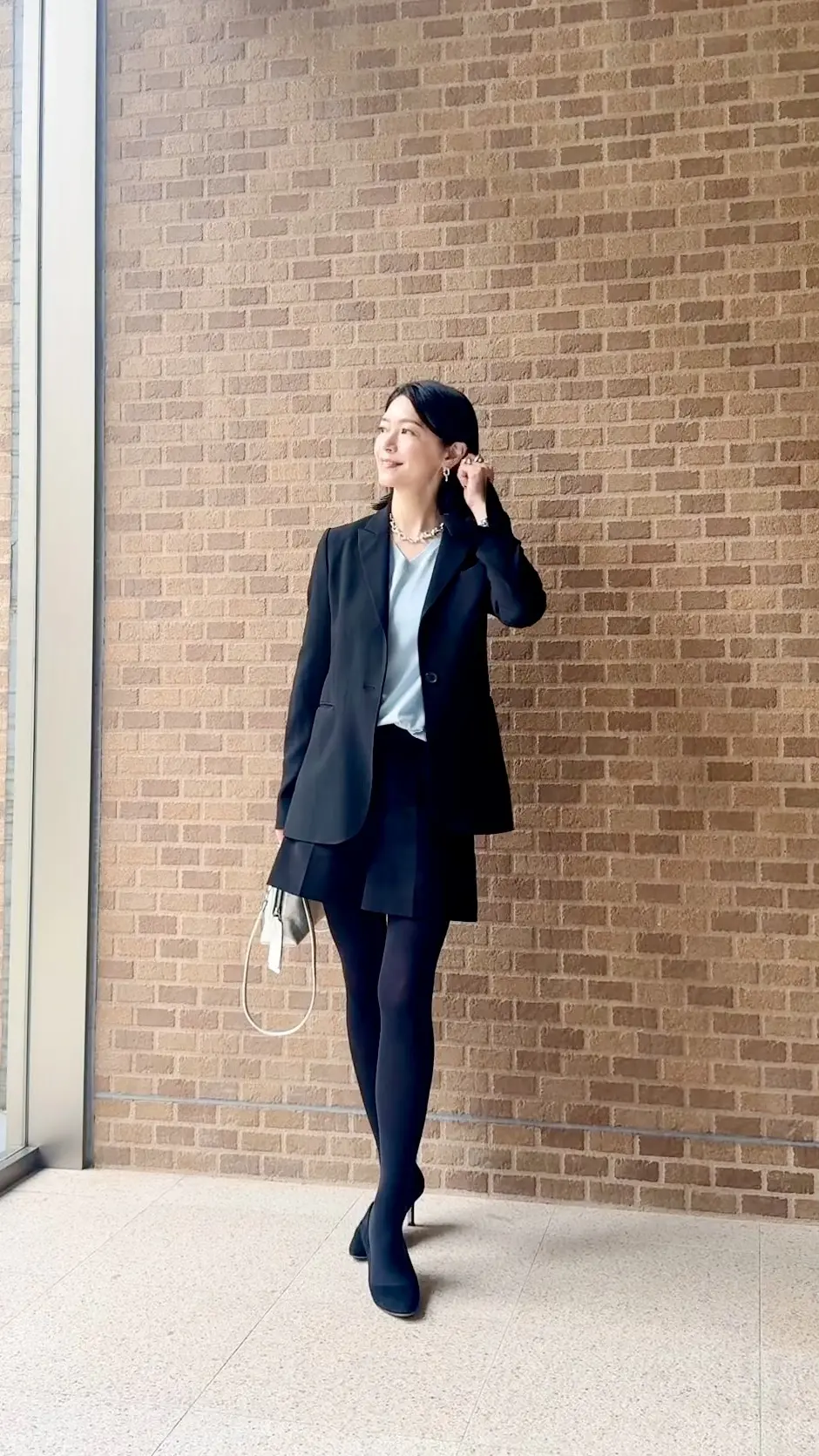 「シルクカシミヤ混 浅Vネックニット」極上の肌触りと美しい光沢、重宝する一枚間違いなしです！_1_7