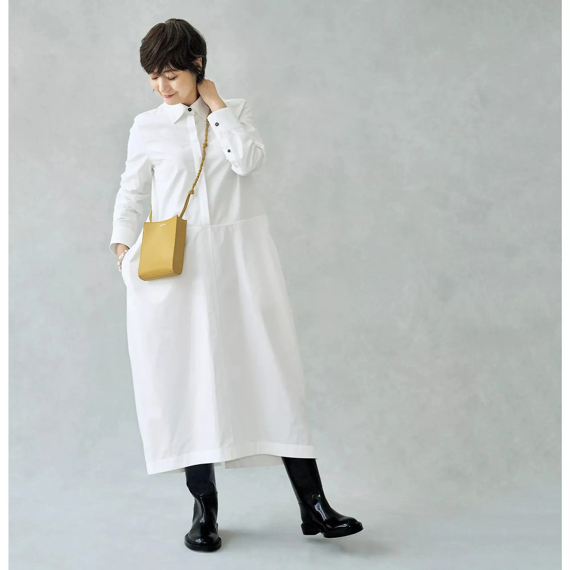 富岡佳子さんがまとう「JIL SANDER」の名品バッグ＆ブーツ_1_6