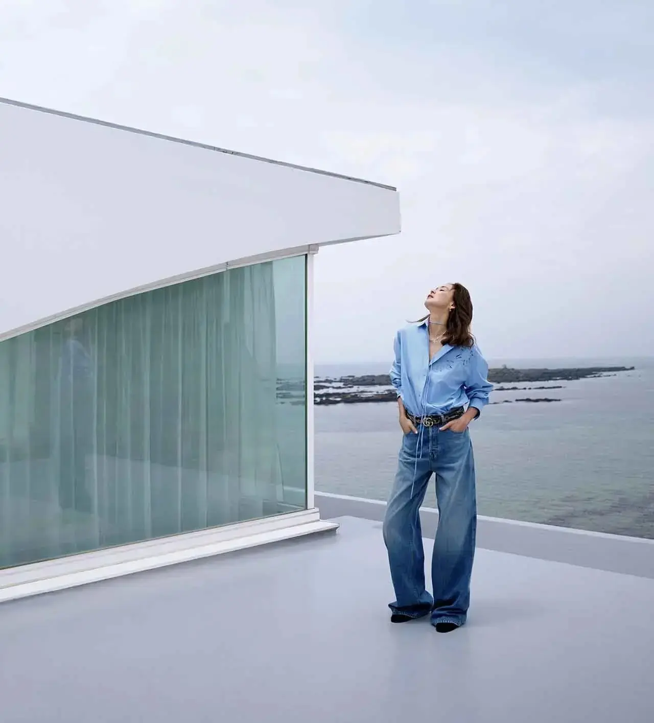 シャツもジャケットも「デニム」でこなれて見せる！50代の秋コーデ