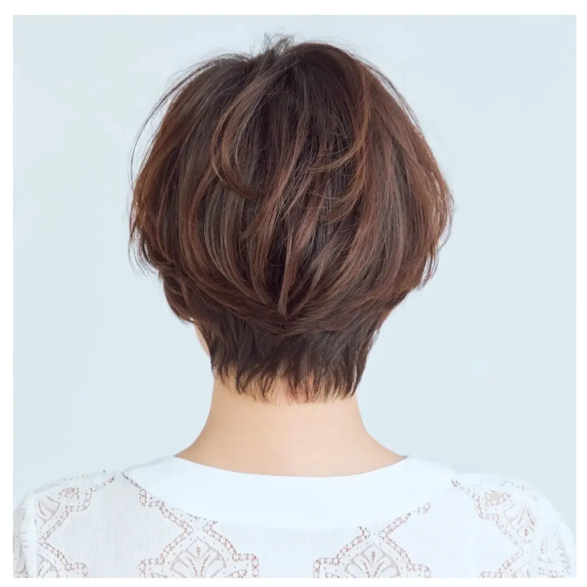 クセを生かした丸みショートヘアで若々しく_1_7