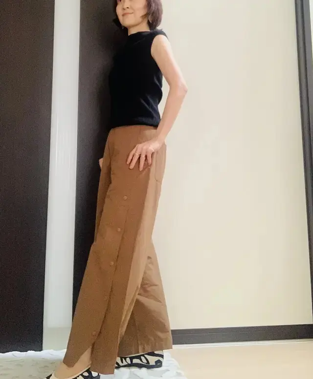 ユニクロ　サイドスナップパンツ　シルエット