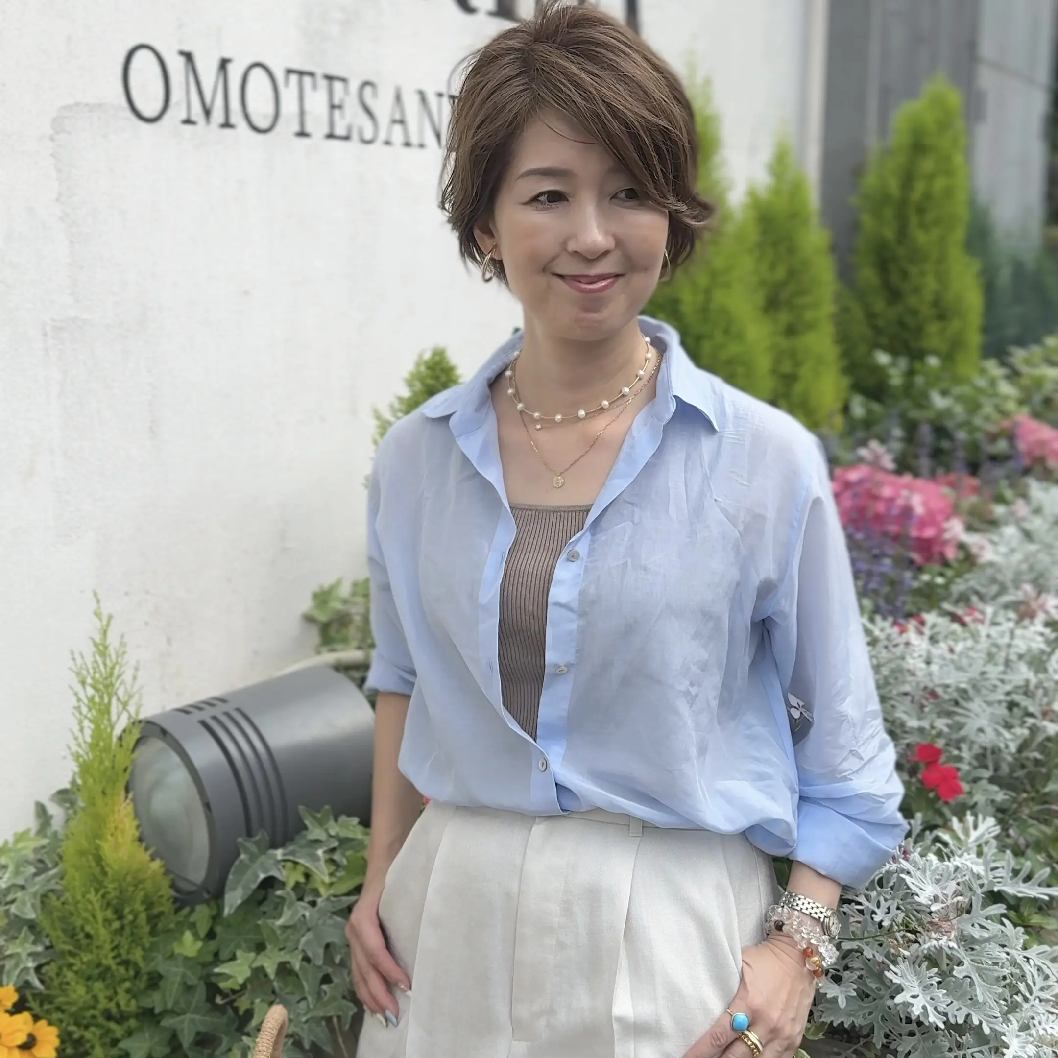 ブルーシャツでつくる大人の涼感カジュアル_1_2