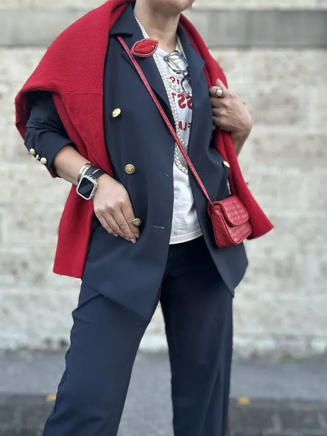 ネイビーに赤。大人は“差し色”で新年を制す_1_1