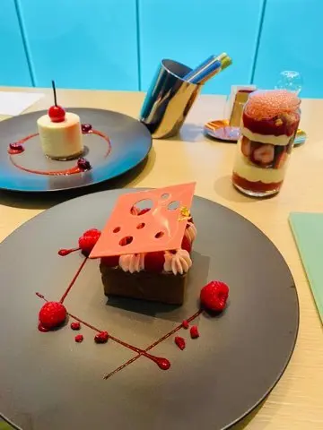 Wホテル大阪のカフェMix upのケーキ