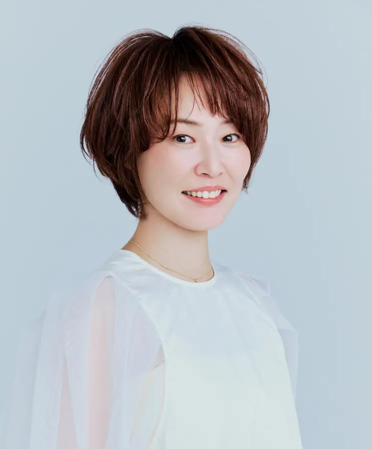 Webエクラ 前から見たショートヘアスタイル