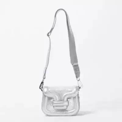【50代の名品バッグ】エクラプレミアムだけの特別な〈ピエールアルディ〉は輝くシルバーのALPHAVILLE_1_2-1