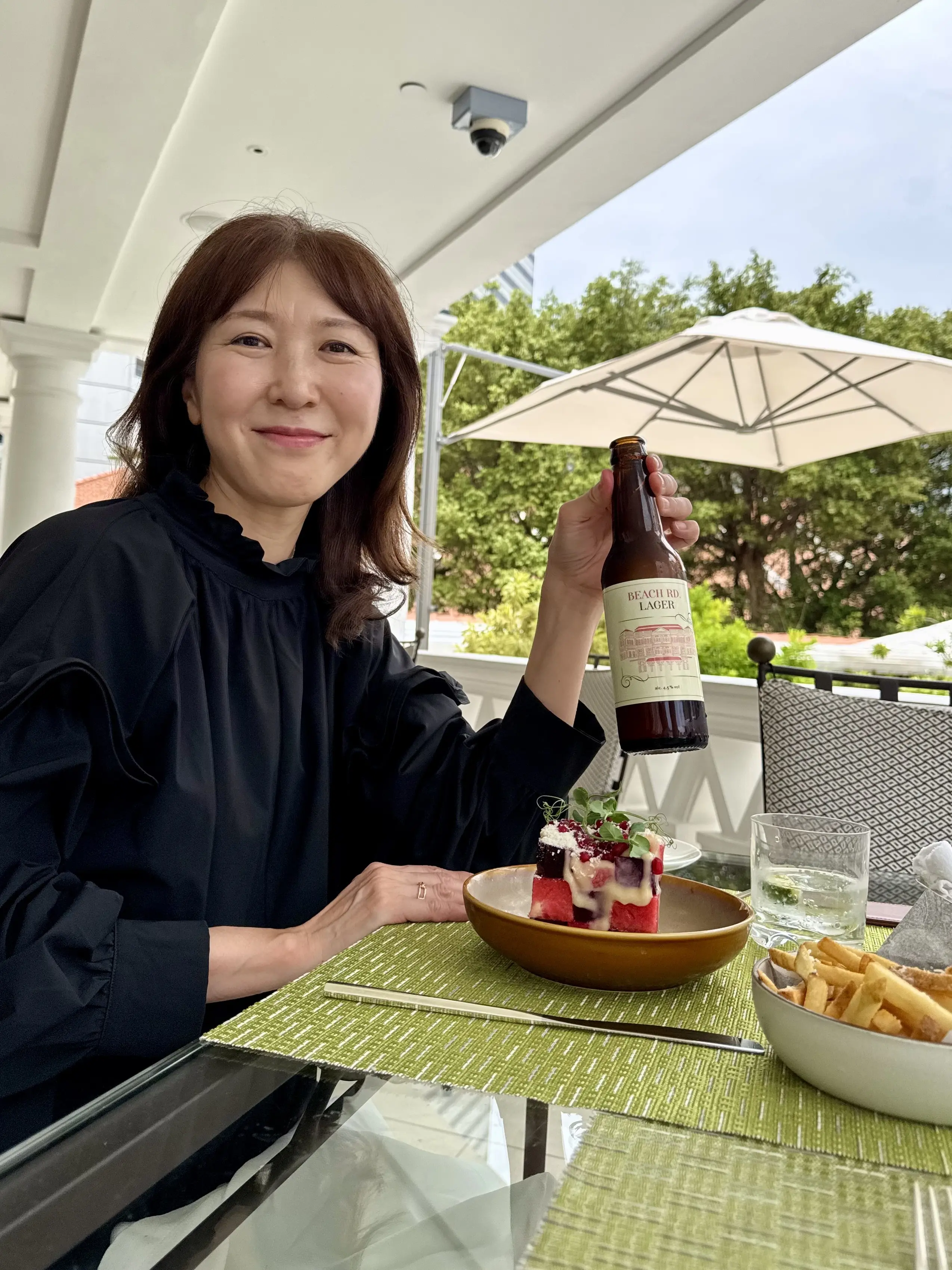 ランチはラッシュガードのまま