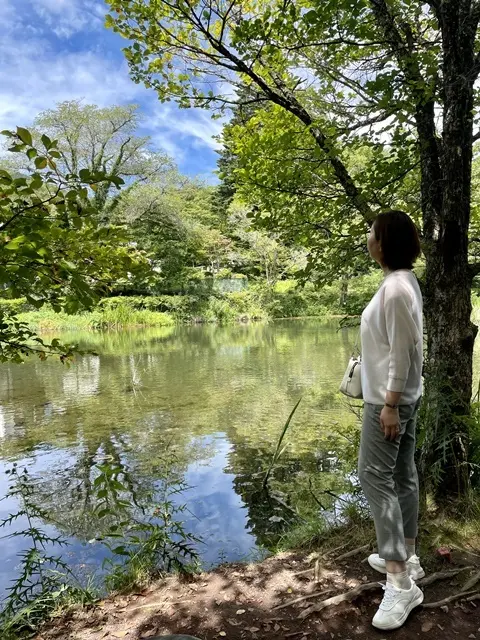 軽井沢の雲場池のほとり