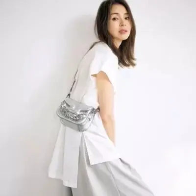 【50代の名品バッグ】エクラプレミアムだけの特別な〈ピエールアルディ〉は輝くシルバーのALPHAVILLE_1_1