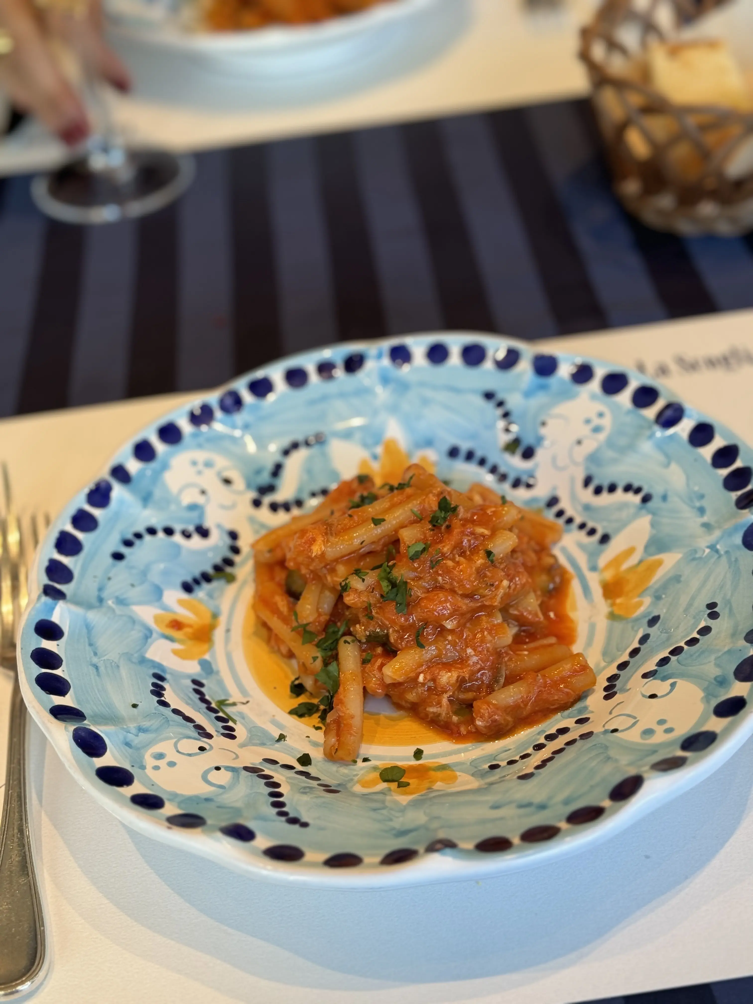 【北欧名作椅子と赤坂女子会】UNIQLOパンツで五感を満たす一日_1_10-2