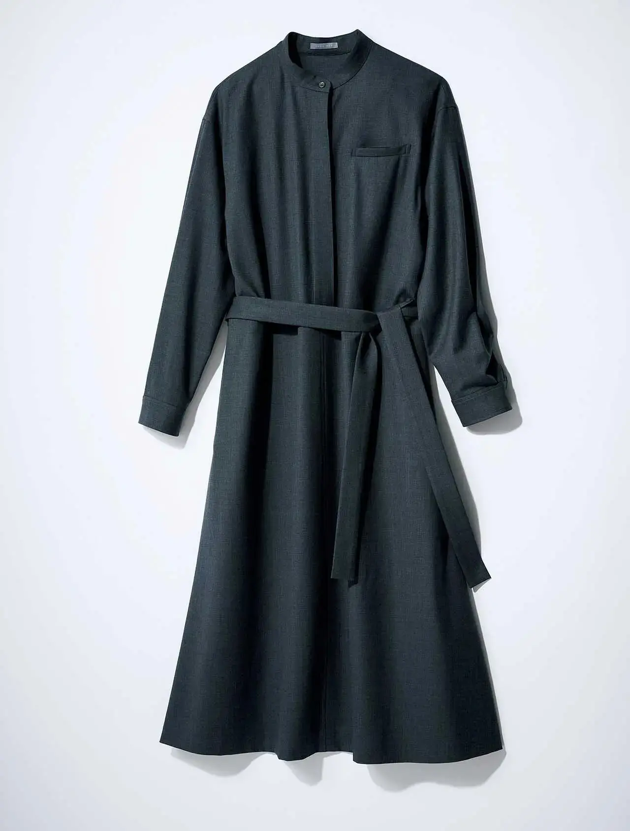 柄やベルトでメリハリあるコーデに！働く50代におすすめの「ウエストマークワンピース」3選【働く日の「毎日ワンピース」】