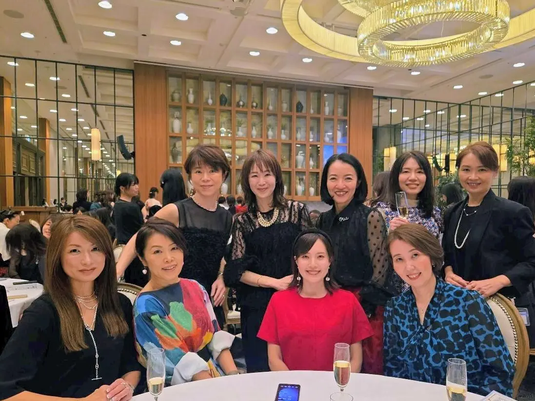 冬、パーティーファッション、パーティーコーデ、赤ワンピース、夜会、ソワレドゥエクラ、40代ファッション