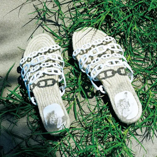 最愛なるエルメスの名品】「シェーヌ・ダンクル」のモチーフをあしらっ  