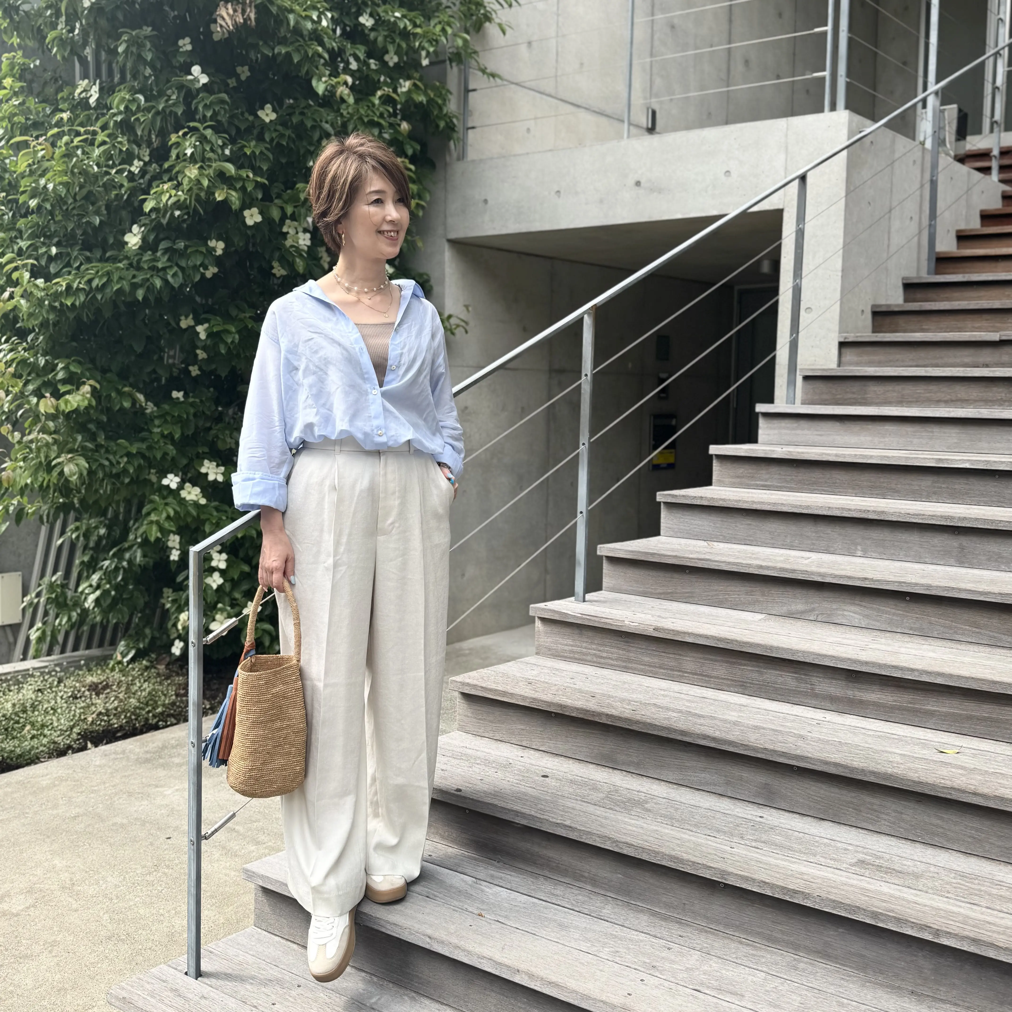 ブルーシャツでつくる大人の涼感カジュアル_1_1