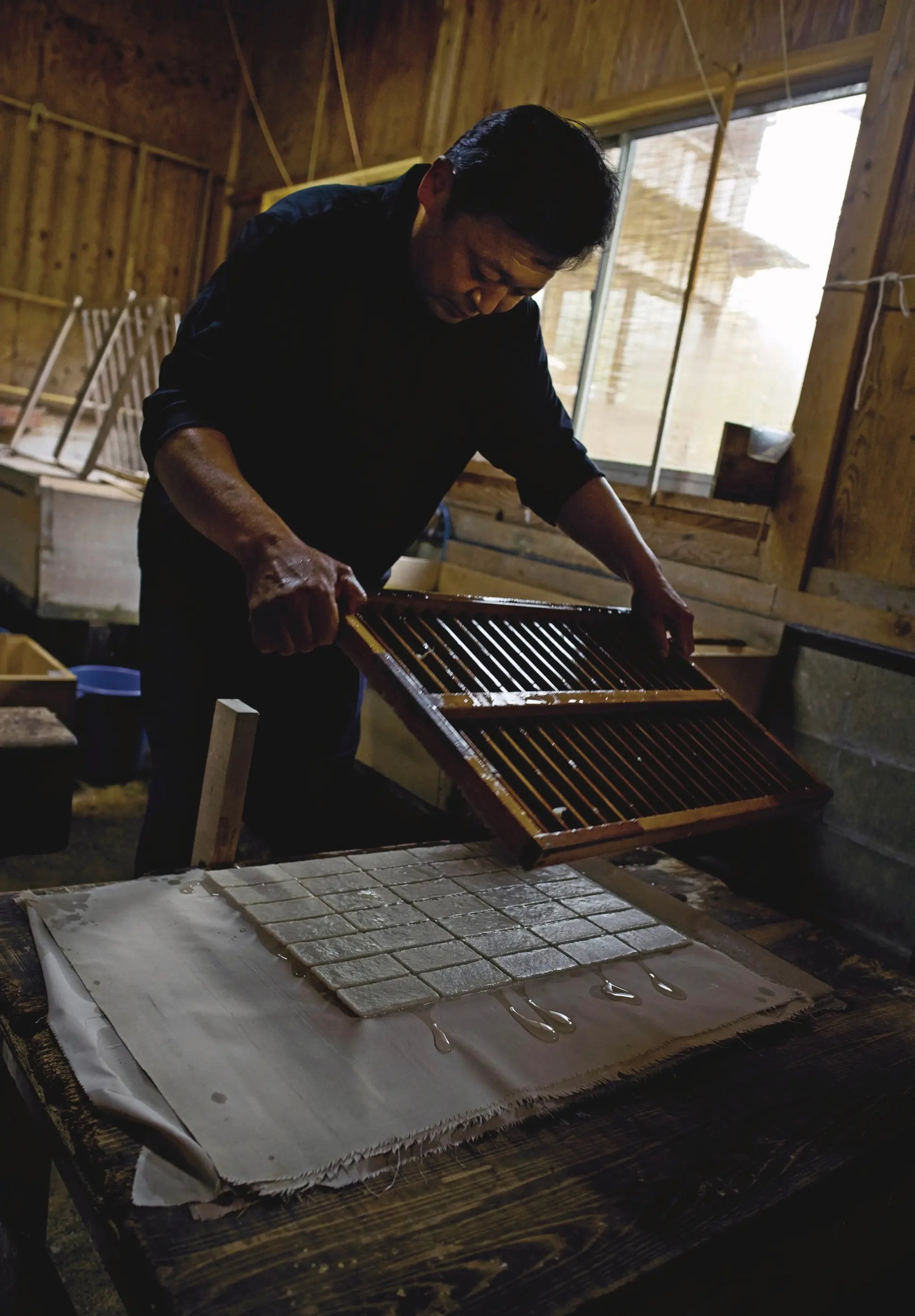国内旅行　輪島　能登仁行和紙　作業風景