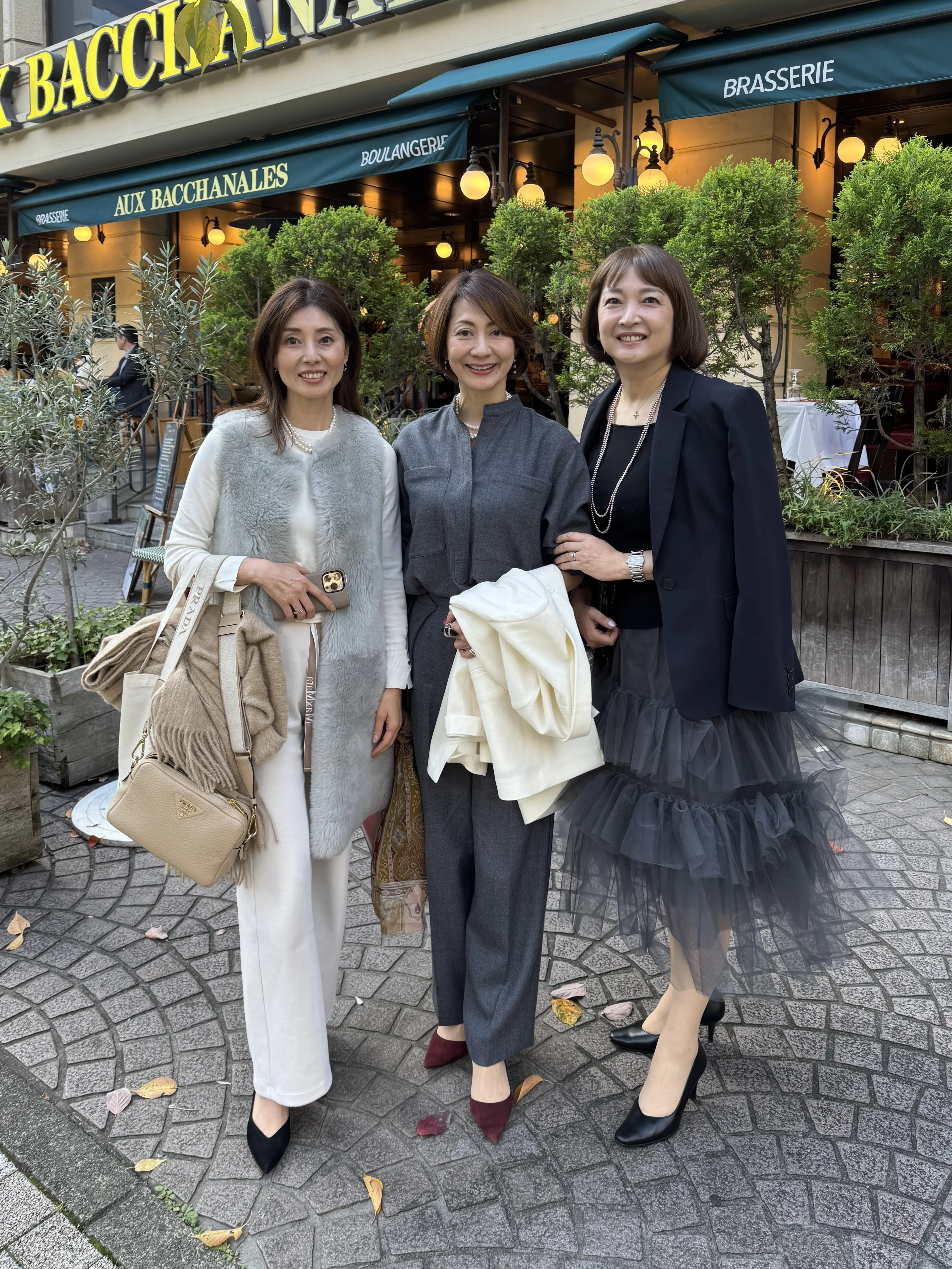 エクラ華組　梅澤千佳子　梁瀬理砂　岡部みわこ