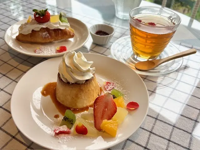 スニーカーコーデでバラの季節におすすめのCafe＆お散歩☆_1_5