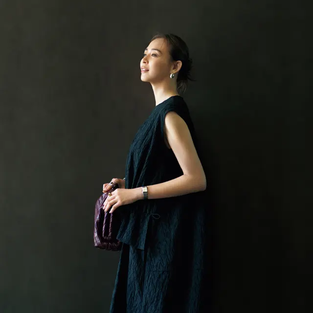 大人のノースリーブ】夏のドレスアップはコクーンワンピースで品よく  