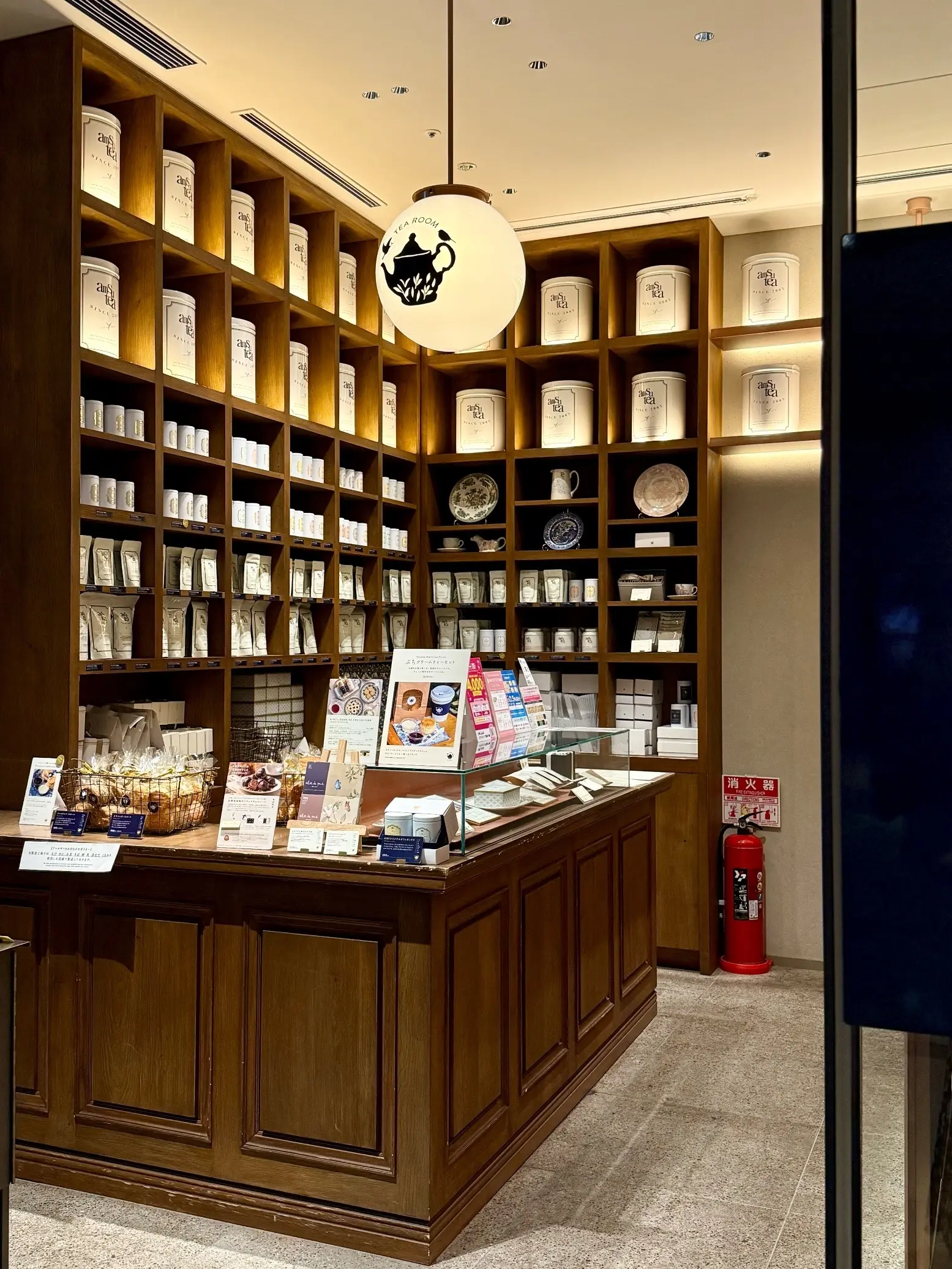 紅茶&amp; スコーン専門店「TEA ROOM KIKI」店内ショップ写真