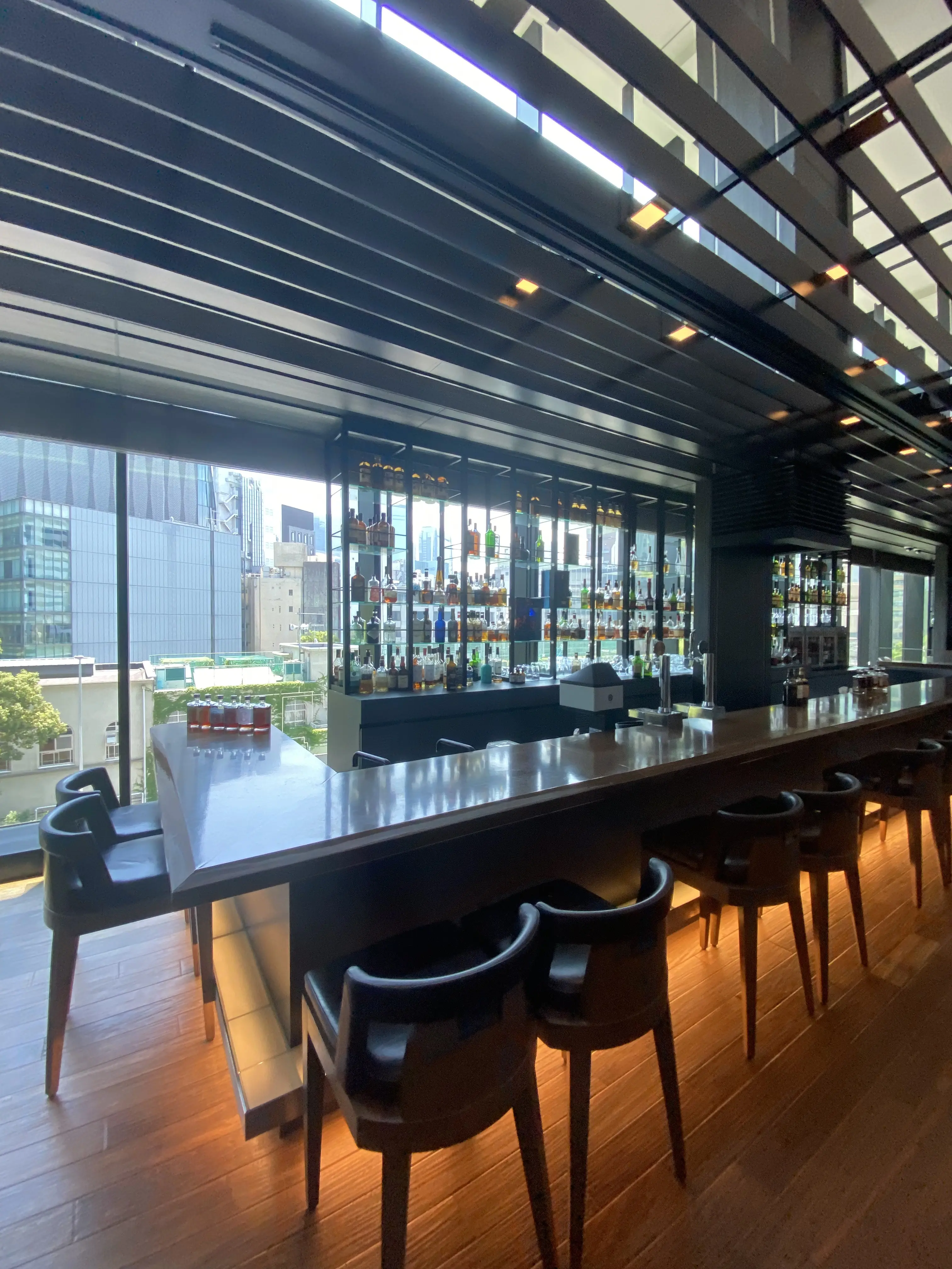 THE GATE HOTEL 東京のラウンジバー｜モダンで洗練された空間