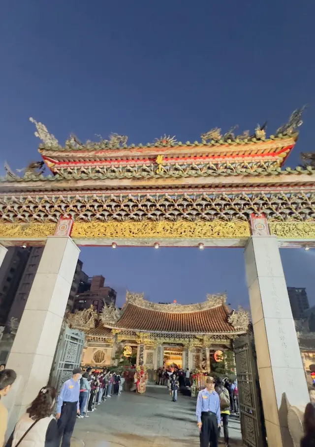 台北滞在記①　龍山寺で福を頂きました！_1_5