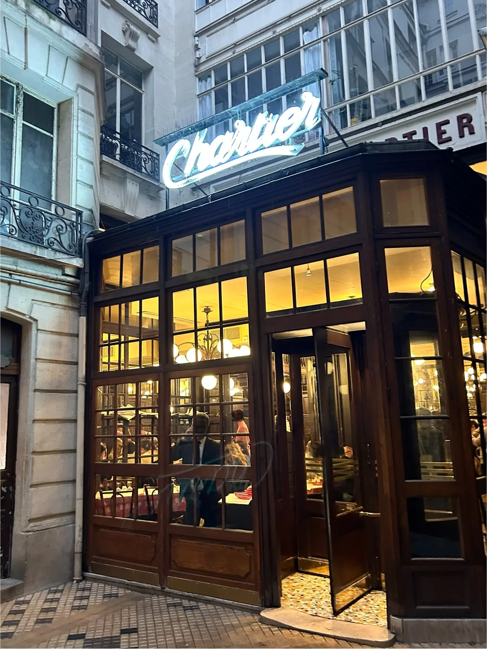 パリ　格安レストラン　「Bouillon Chartier （ブイヨン・シャルティエ）予約