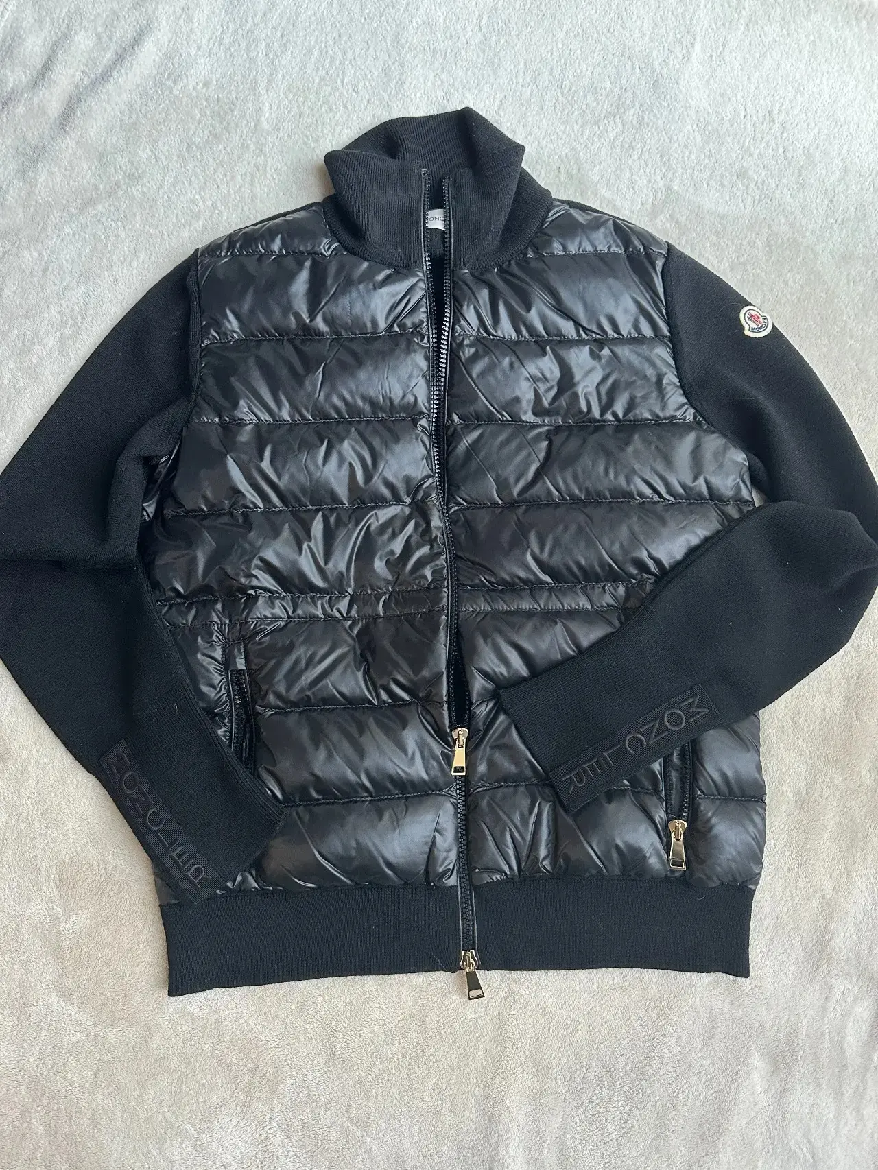 秋に大活躍！ 【モンクレール】のダウンニットカーディガン