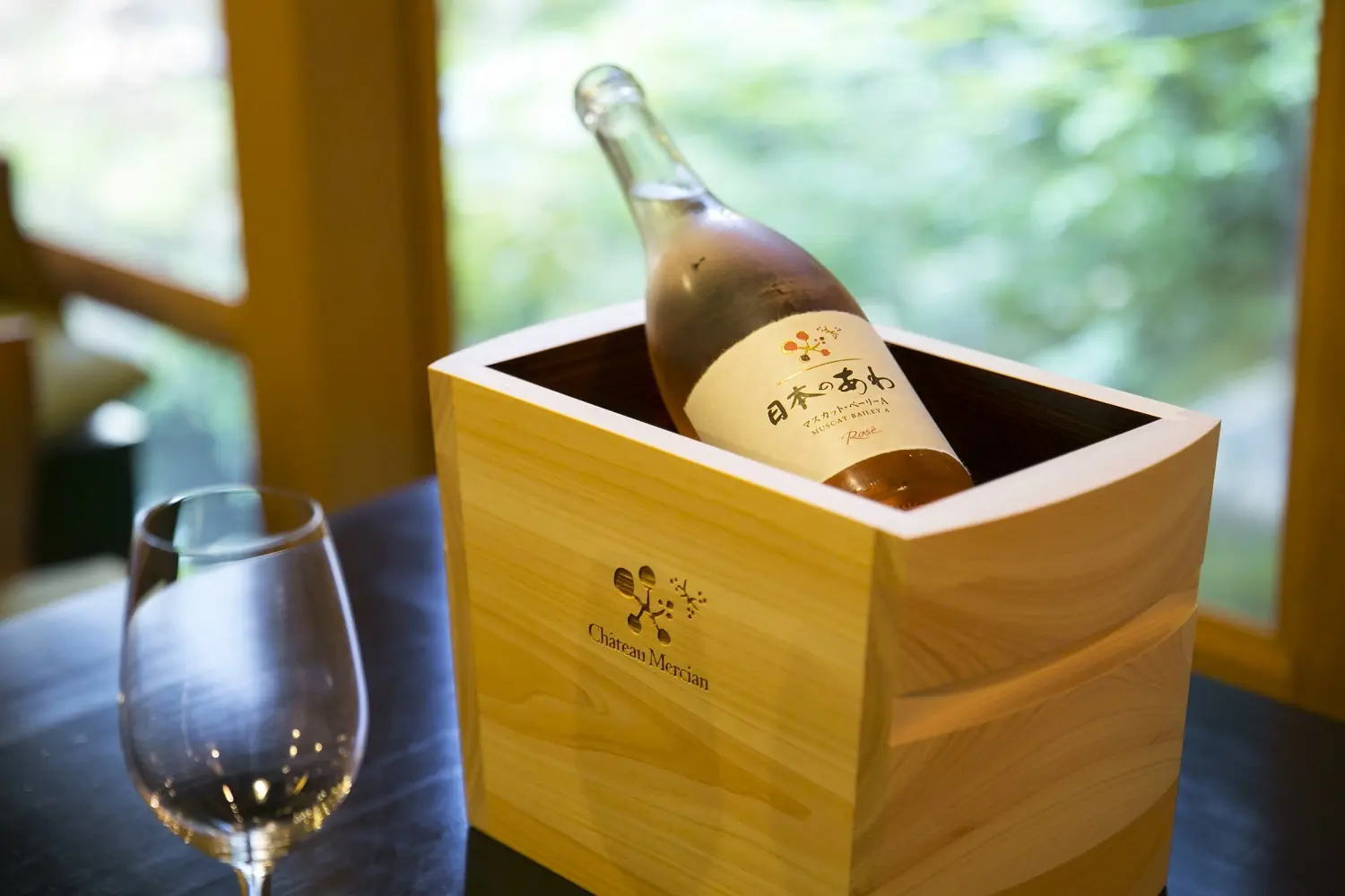 素晴らしい日本庭園を眺めながら、日本ワインを味わう……シャトー・メルシャン『Tasting Nippon』イベントレポート【飲むんだったら、イケてるワインWEB特別篇】_1_2